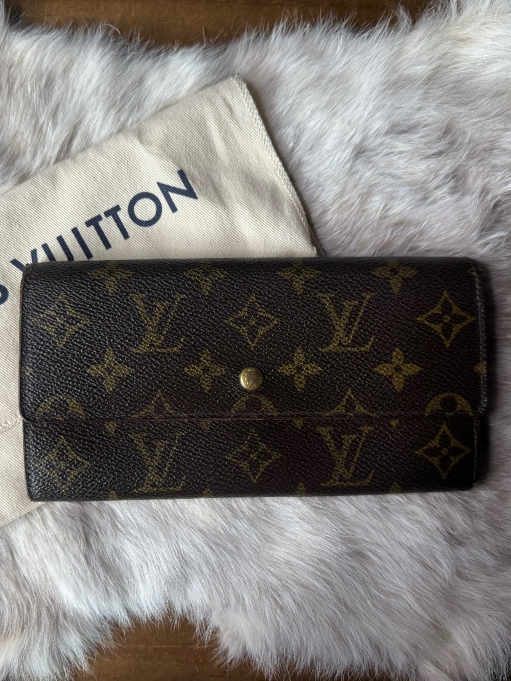 Authentic Louis Vuitton Sarah Wallet